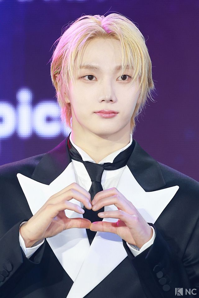 그룹 보이넥스트도어(BOYNEXTDOOR) 성호가 11일 오후 서울 성북구 고려대학교 화정체육관에서 진행된 ‘제2회 디 어워즈(D Awards)’ 본식에 앞서 레드카펫을 밟고 있다. 사진=김규빈 기자