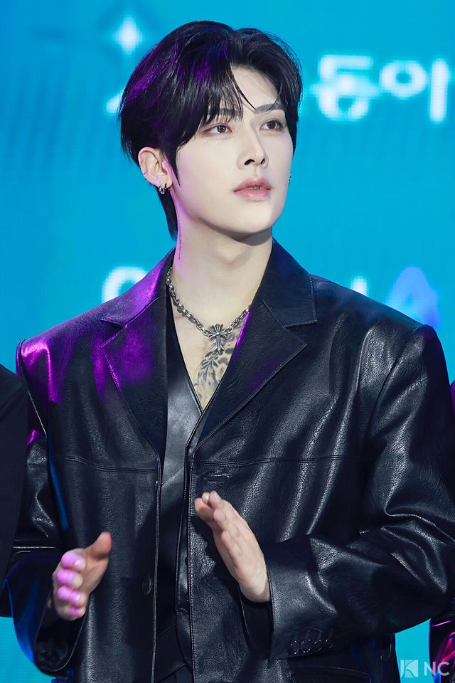 그룹 제로베이스원(ZEROBASEONE) 리키가 11일 오후 서울 성북구 고려대학교 화정체육관에서 진행된 ‘제2회 디 어워즈(D Awards)’ 본식에 앞서 레드카펫을 밟고 있다. 사진=김규빈 기자