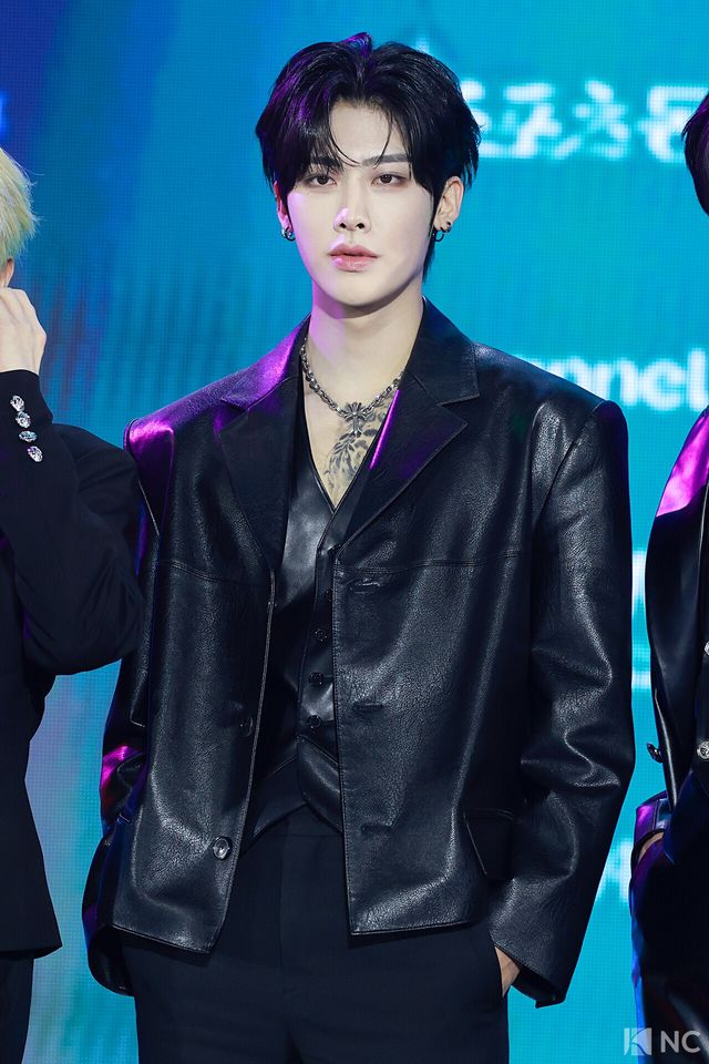 그룹 제로베이스원(ZEROBASEONE) 리키가 11일 오후 서울 성북구 고려대학교 화정체육관에서 진행된 ‘제2회 디 어워즈(D Awards)’ 본식에 앞서 레드카펫을 밟고 있다. 사진=김규빈 기자