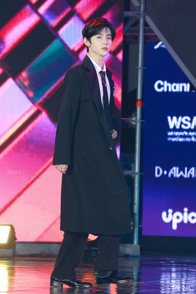 그룹 제로베이스원(ZEROBASEONE) 장하오가 11일 오후 서울 성북구 고려대학교 화정체육관에서 진행된 ‘제2회 디 어워즈(D Awards)’ 본식에 앞서 레드카펫을 밟고 있다. 사진=김규빈 기자
