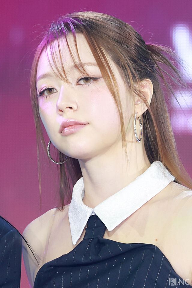 그룹 피프티피프티(FIFTY FIFTY) 문샤넬이 11일 오후 서울 성북구 고려대학교 화정체육관에서 진행된 ‘제2회 디 어워즈(D Awards)’ 본식에 앞서 레드카펫을 밟고 있다. 사진=김규빈 기자