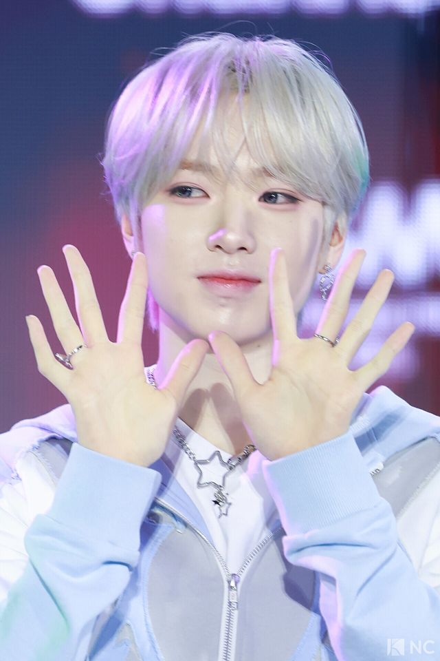 그룹 엔시티위시(NCT WISH) 사쿠야가 11일 오후 서울 성북구 고려대학교 화정체육관에서 진행된 ‘제2회 디 어워즈(D Awards)’ 본식에 앞서 레드카펫을 밟고 있다. 사진=김규빈 기자