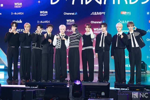 그룹 싸이커스(xikers)가 11일 오후 서울 성북구 고려대학교 화정체육관에서 진행된 ‘제2회 디 어워즈(D Awards)’ 본식에 앞서 레드카펫을 밟고 있다. 사진=김규빈 기자