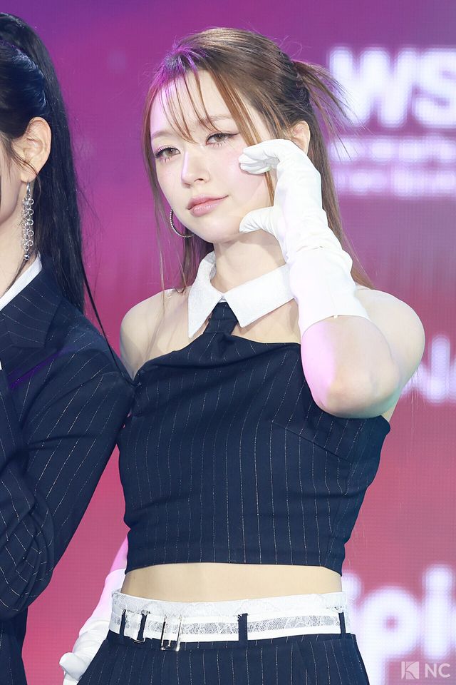 그룹 피프티피프티(FIFTY FIFTY) 문샤넬이 11일 오후 서울 성북구 고려대학교 화정체육관에서 진행된 ‘제2회 디 어워즈(D Awards)’ 본식에 앞서 레드카펫을 밟고 있다. 사진=김규빈 기자