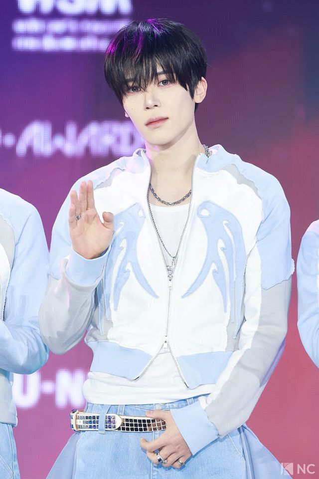 그룹 엔시티위시(NCT WISH) 시온이 11일 오후 서울 성북구 고려대학교 화정체육관에서 진행된 ‘제2회 디 어워즈(D Awards)’ 본식에 앞서 레드카펫을 밟고 있다. 사진=김규빈 기자