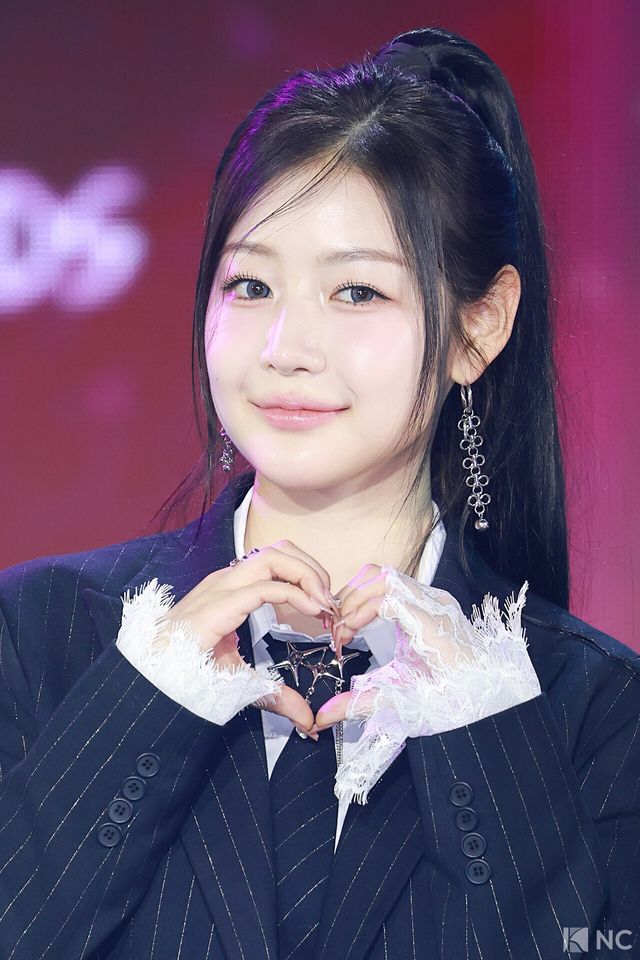 그룹 피프티피프티(FIFTY FIFTY) 예원이 11일 오후 서울 성북구 고려대학교 화정체육관에서 진행된 ‘제2회 디 어워즈(D Awards)’ 본식에 앞서 레드카펫을 밟고 있다. 사진=김규빈 기자