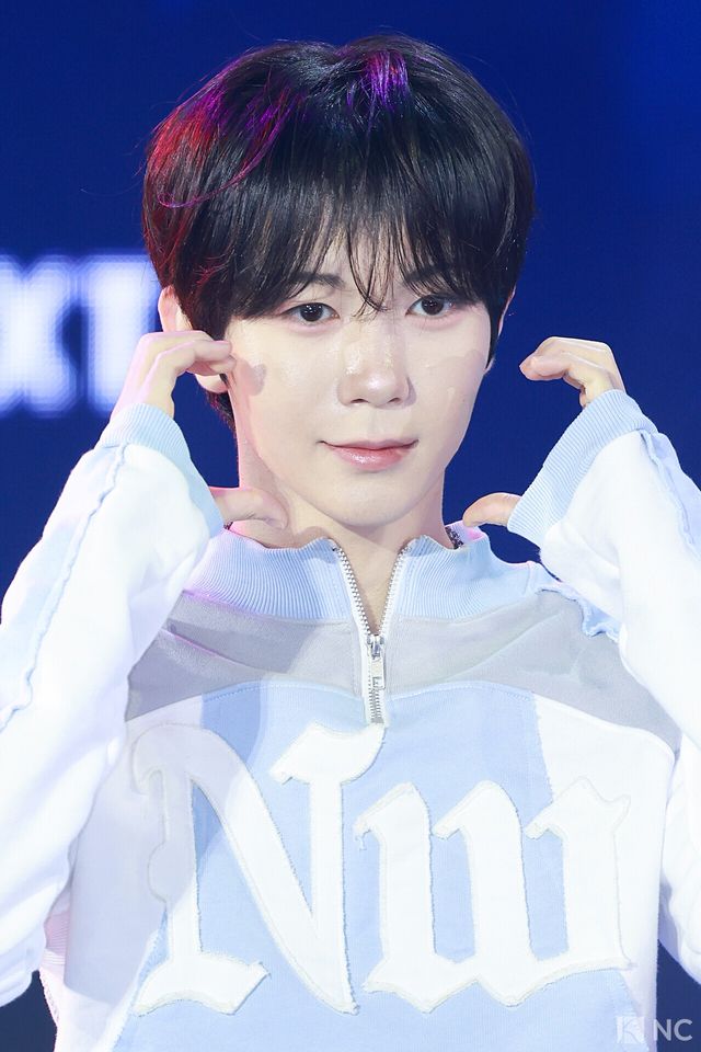 그룹 엔시티위시(NCT WISH) 료가 11일 오후 서울 성북구 고려대학교 화정체육관에서 진행된 ‘제2회 디 어워즈(D Awards)’ 본식에 앞서 레드카펫을 밟고 있다. 사진=김규빈 기자