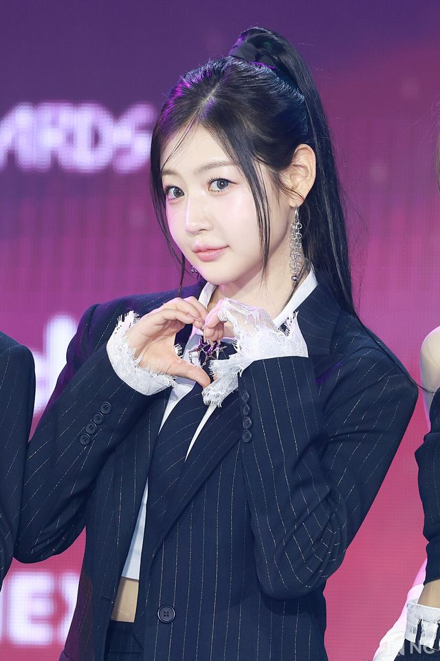 그룹 피프티피프티(FIFTY FIFTY) 예원이 11일 오후 서울 성북구 고려대학교 화정체육관에서 진행된 ‘제2회 디 어워즈(D Awards)’ 본식에 앞서 레드카펫을 밟고 있다. 사진=김규빈 기자