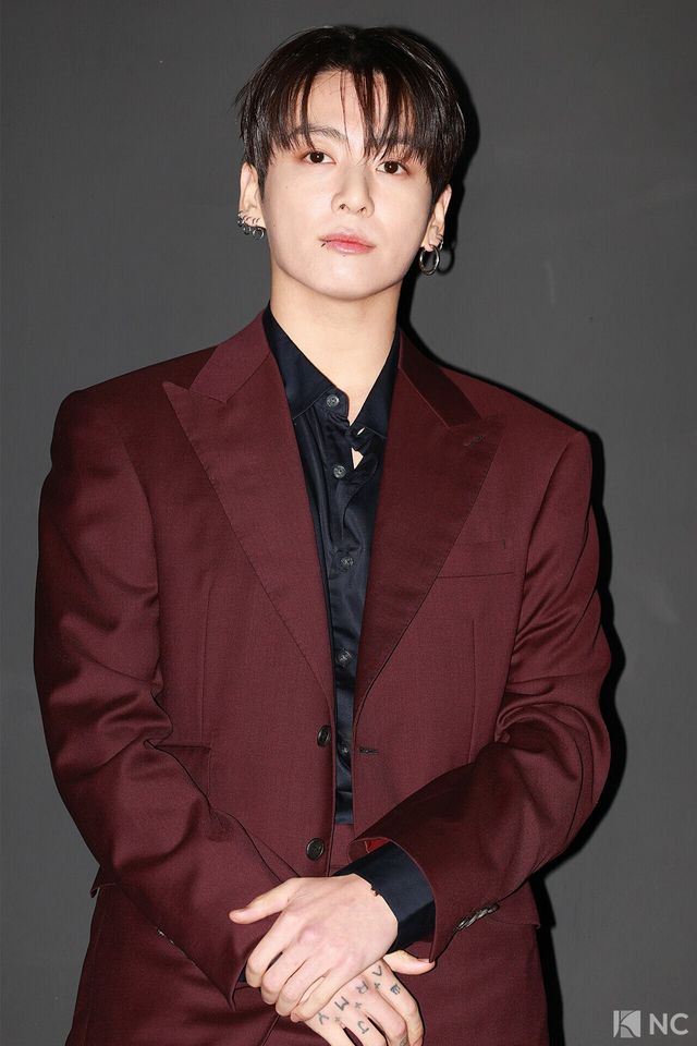 그룹 방탄소년단(BTS) 정국이 12일 오후 서울 강남구 모처에서 진행된 한 스위스 하이엔드 워치 브랜드의 앰버서더 선정 기념 포토콜에서 포즈를 취하고 있다. 사진=김규빈 기자