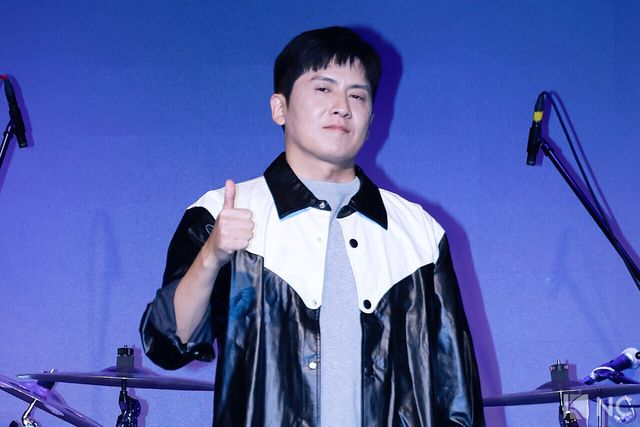 가수 홍경민이 12일 오후 서울 종로구 SA홀에서 진행된 첫 번째 디지털 싱글 ‘알고 있잖아’ 발매 기념 쇼케이스에서 포즈를 취하고 있다. 사진=김규빈 기자