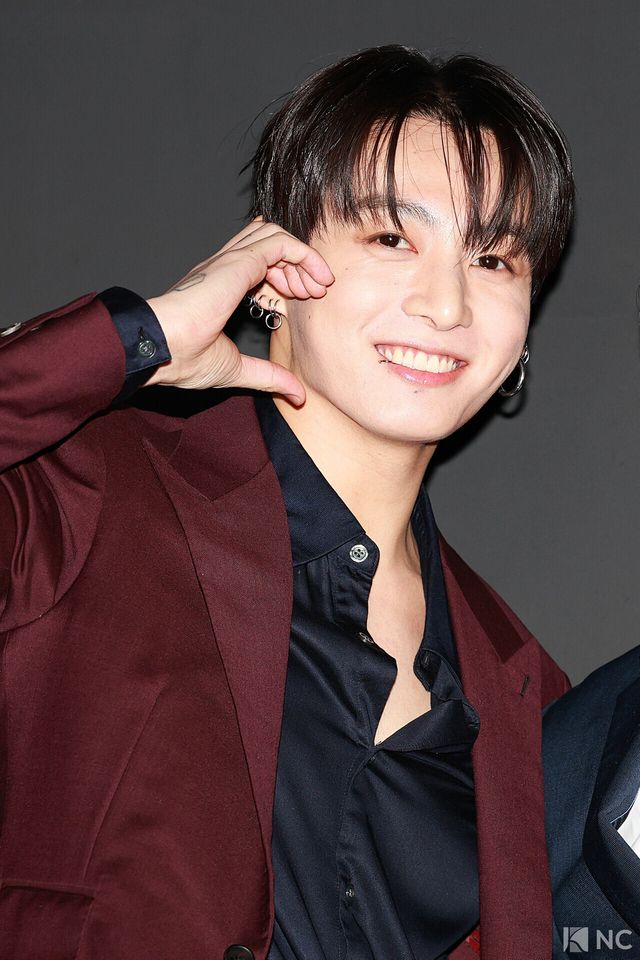 그룹 방탄소년단(BTS) 정국이 12일 오후 서울 강남구 모처에서 진행된 한 스위스 하이엔드 워치 브랜드의 앰버서더 선정 기념 포토콜에서 포즈를 취하고 있다. 사진=김규빈 기자