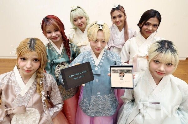 グローバルガールズグループMEPC（衣装 Park Sunhee Hanbok・場所 明洞アートブリーズ）。写真=GBK Entertainment提供。