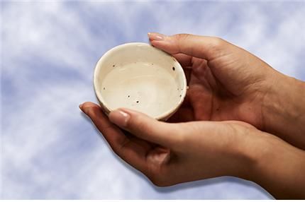 일본 전통주 사케는 백제에서 기원했다는 설과 신사에서 유래했다는 이야기가 남아 있다