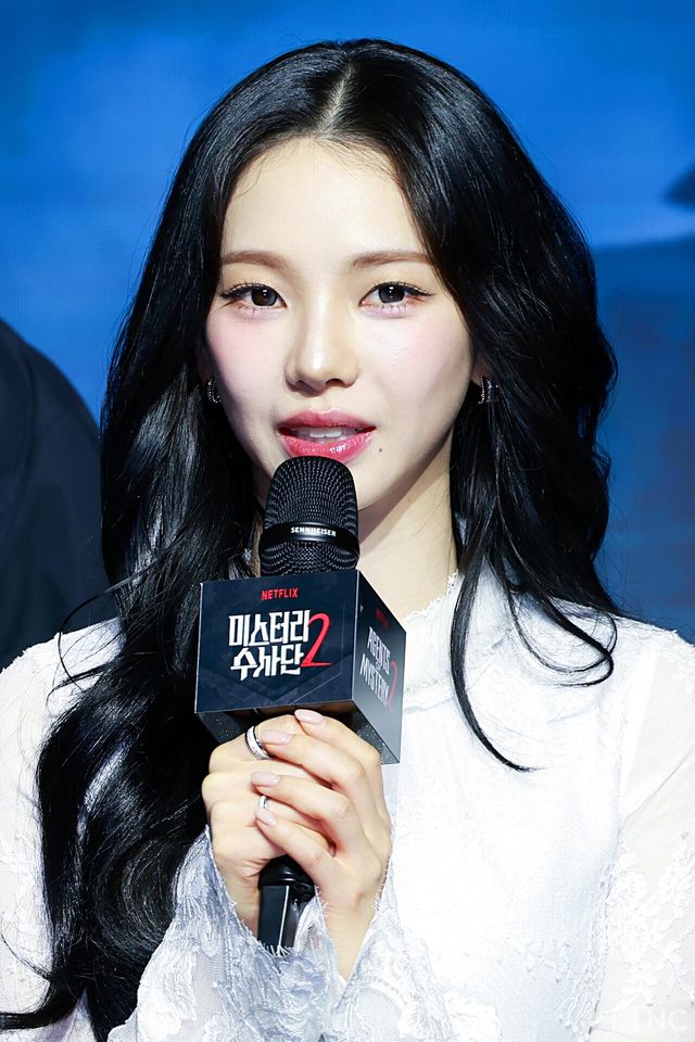 그룹 에스파(aespa) 카리나가 19일 오전 서울 마포구 호텔 나루 서울 엠갤러리에서 진행된 넷플릭스 예능 ‘미스터리 수사단’ 시즌 2 제작발표회에서 소감을 말하고 있다. 사진=김규빈 기자