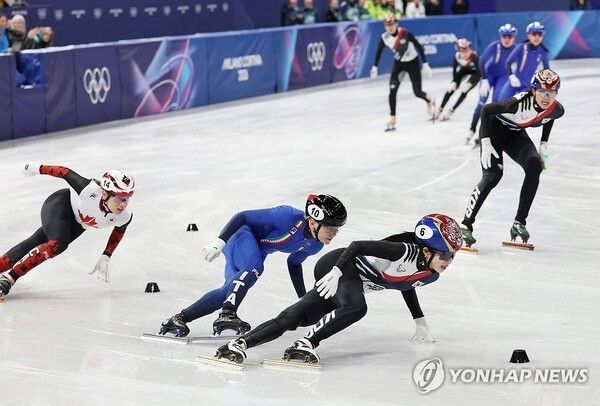 18일(현지시간) 이탈리아 밀라노 아이스스케이팅 아레나에서 열린 2026 밀라노-코르티나담페초 동계올림픽 쇼트트랙 여자 3000m 계주 결승에서 한국 마지막 주자 김길리가 피니시라인을 향해 1위로 달리고 있다. 2026.2.19. 사진=연합뉴스