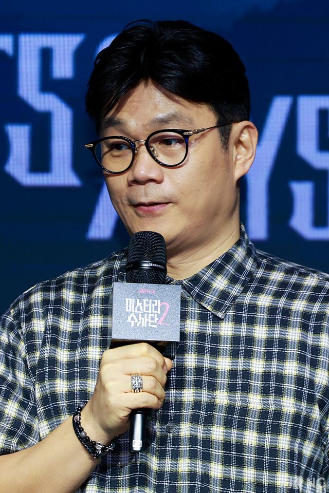 정종연 PD가 19일 오전 서울 마포구 호텔 나루 서울 엠갤러리에서 진행된 넷플릭스 예능 ‘미스터리 수사단’ 시즌 2 제작발표회에서 소감을 말하고 있다. 사진=김규빈 기자