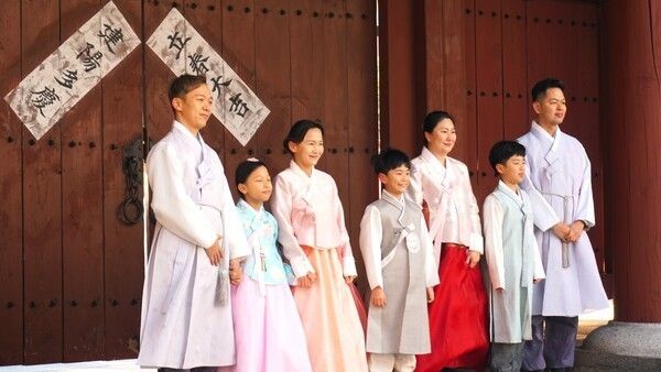 入春帖行事。写真=南山コル韓屋村