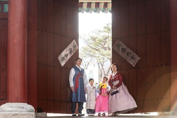 入春帖行事。写真=南山コル韓屋村