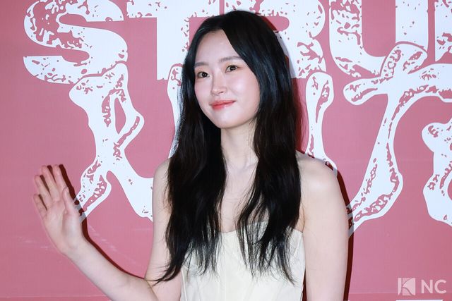 배우 정회린이 20일 오후 서울 용산구 CGV 용산아이파크몰에서 진행된 영화 ‘슬라이드 스트럼 뮤트’(감독 박세영) 언론 시사회 및 기자간담회에서 포즈를 취하고 있다. 사진=김규빈 기자