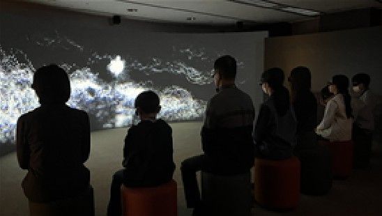 Scene from the auditory experience session of the National Museum of Korea’s “Five Senses in Space” program. Photo by National Museum of Korea.