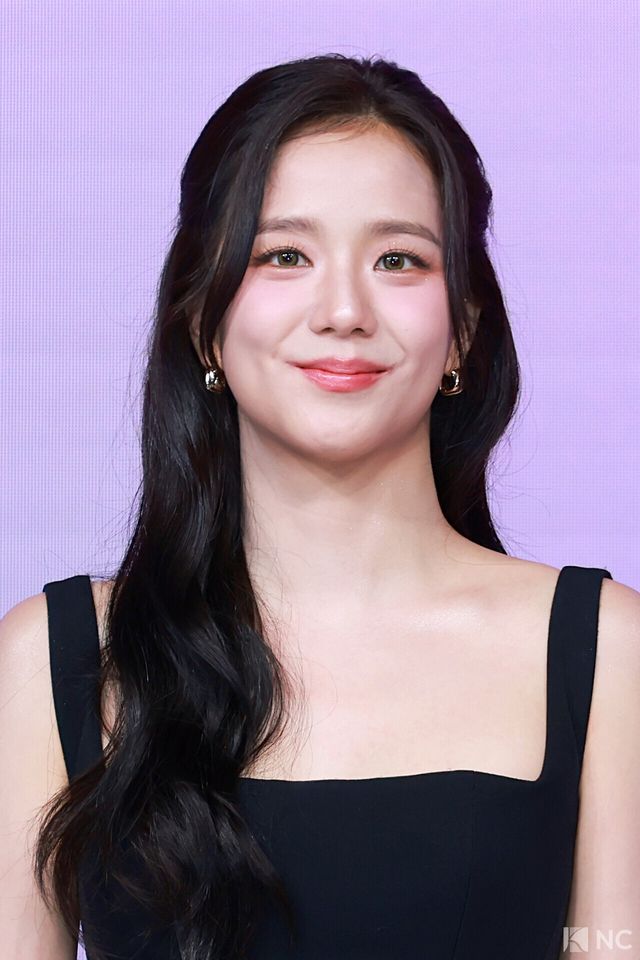 가수 겸 배우 지수가 26일 오전 서울 종로구 JW 메리어트 동대문 스퀘어에서 진행된 넷플릭스 시리즈 ‘월간 남친’(극본 남궁도영/연출 김정식) 언팩 기자 쇼케이스에 참석했다.