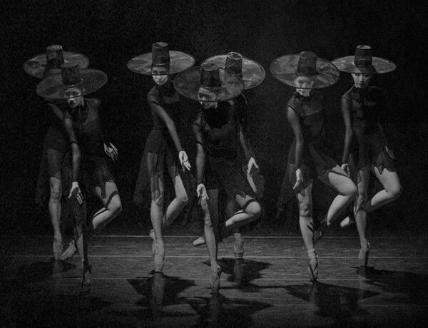 2026 M 초이스 발레 '갓 GAT' 전통 갓의 무용수 이미지=마포아트센터