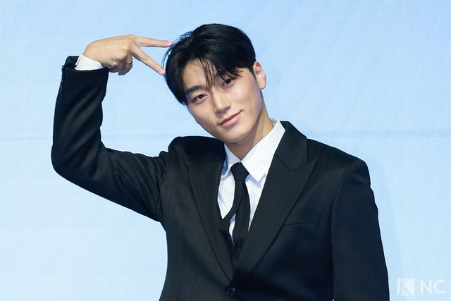 그룹 에이티즈(ATEEZ) 산이 5일 오후 서울 영등포구 페어몬트 앰배서더에서 진행된 미니 13집 ‘골든 아워 : 파트 4(GOLDEN HOUR : Part.4)’ 발매 기념 기자간담회에서 포즈를 취하고 있다. 사진=김규빈 기자