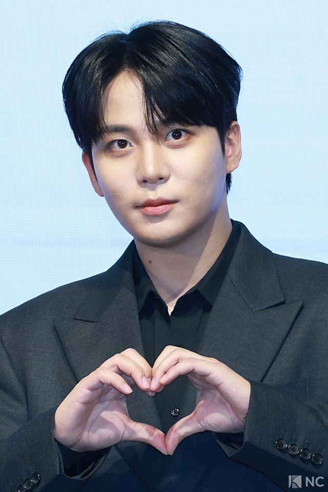 그룹 에이티즈(ATEEZ) 종호가 5일 오후 서울 영등포구 페어몬트 앰배서더에서 진행된 미니 13집 ‘골든 아워 : 파트 4(GOLDEN HOUR : Part.4)’ 발매 기념 기자간담회에서 포즈를 취하고 있다. 사진=김규빈 기자