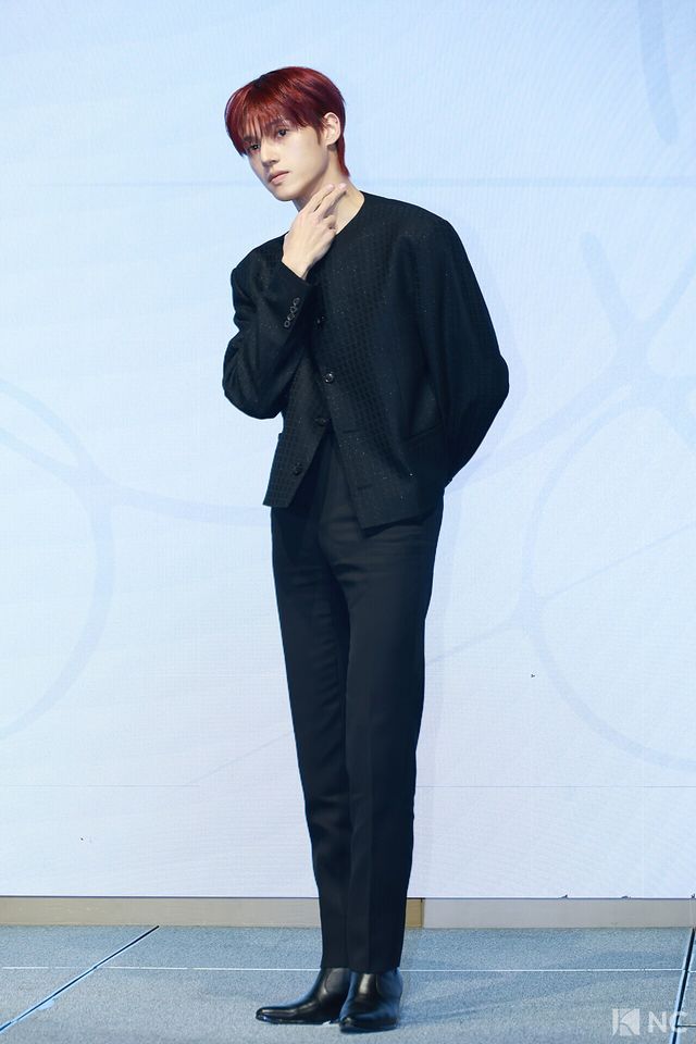 그룹 에이티즈(ATEEZ) 우영이 5일 오후 서울 영등포구 페어몬트 앰배서더에서 진행된 미니 13집 ‘골든 아워 : 파트 4(GOLDEN HOUR : Part.4)’ 발매 기념 기자간담회에서 포즈를 취하고 있다. 사진=김규빈 기자