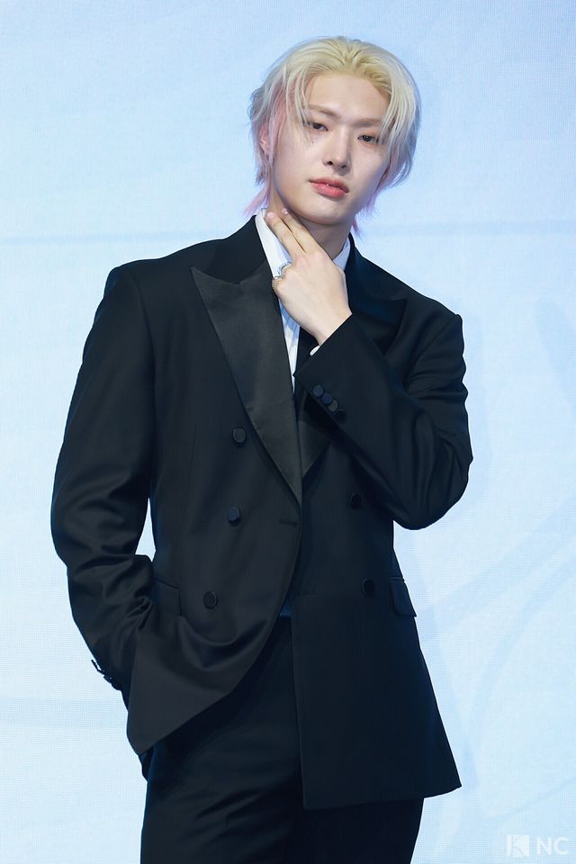 그룹 에이티즈(ATEEZ) 민기가 5일 오후 서울 영등포구 페어몬트 앰배서더에서 진행된 미니 13집 ‘골든 아워 : 파트 4(GOLDEN HOUR : Part.4)’ 발매 기념 기자간담회에서 포즈를 취하고 있다. 사진=김규빈 기자