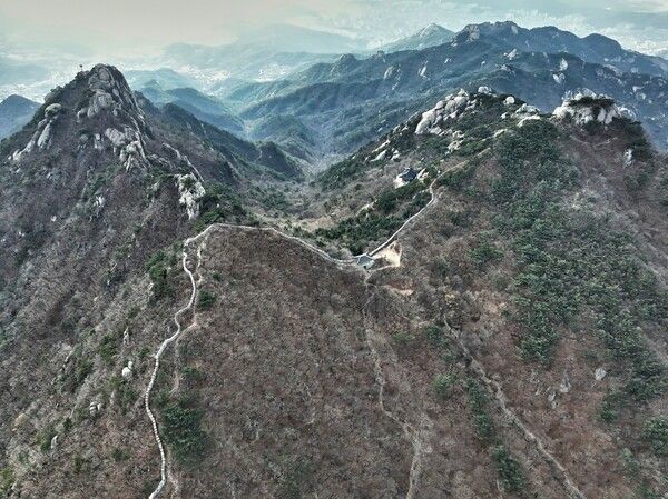 Surroundings of Daenammun Gate at Bukhansanseong. Photo by Gyeonggi Province.