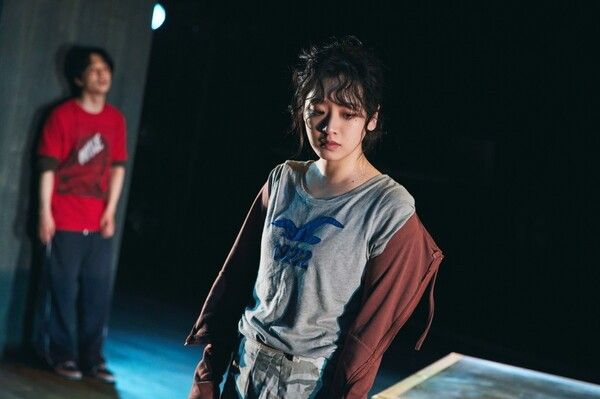 두산아트센터_‘두산인문극장&nbsp;2025:&nbsp;지역&nbsp;LOCAL’ 첫 번째 공연 연극 '생추어리 시티'_공연모습. 사진=두산아트센터