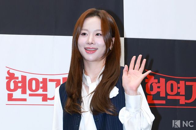 가수 솔지가 11일 오전 서울 마포구 상암 스탠포드호텔에서 진행된 MBN 서바이벌 예능 ‘현역가왕3’ TOP6 기자간담회에서 포즈를 취하고 있다. 사진=김규빈 기자