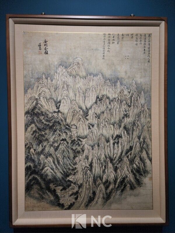 겸재정선기념실에 비치된 '금강전도'(전시품). 사진=뉴스컬처