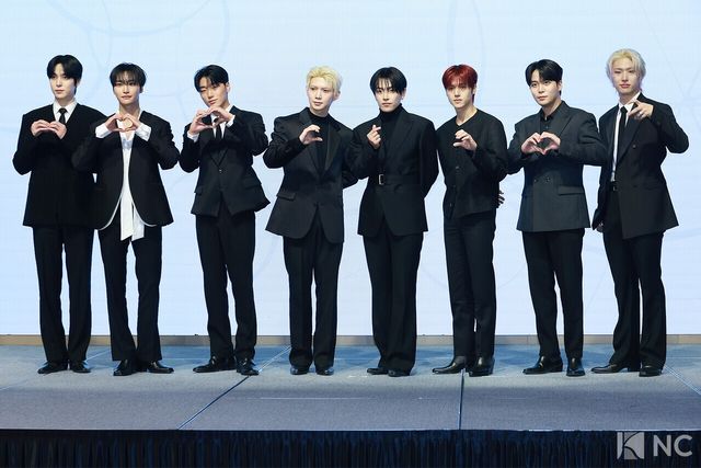 그룹 에이티즈(ATEEZ)가 5일 오후 서울 영등포구 페어몬트 앰배서더에서 진행된 미니 13집 ‘골든 아워 : 파트 4(GOLDEN HOUR : Part.4)’ 발매 기념 기자간담회에서 포즈를 취하고 있다. 사진=김규빈 기자