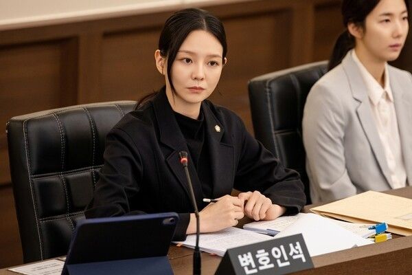 Esom in the SBS drama Phantom Lawyer. Photo by SBS.