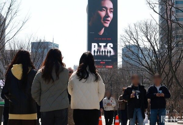 BTS comeback live performance advertisement is displayed on a large electronic billboard near Gwanghwamun Square in Seoul. Photo by Kim Gyubin.