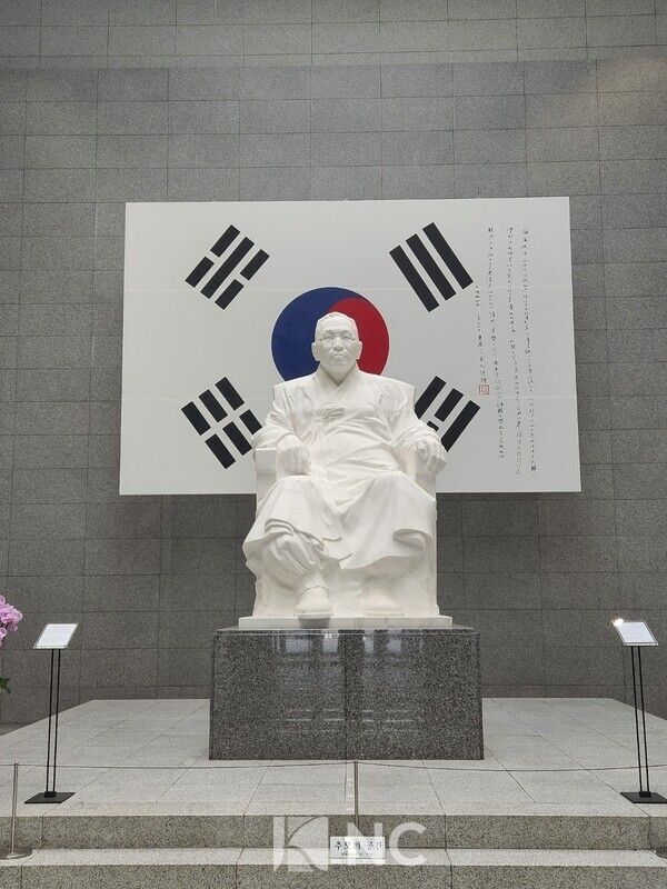 記念館入口に設けられた白凡金九先生の座像。写真=ニュースカルチャー