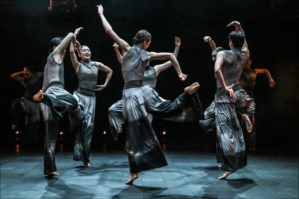 Seoul Metropolitan Dance Theatre “Speed.” Photo by Sejong Center for the Performing Arts.