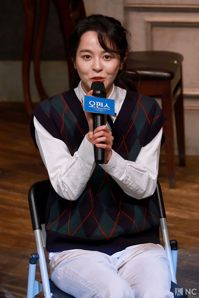 배우 김주연이 19일 오후 서울 종로구 대학로 TOM(티오엠) 1관에서 진행된 2026 연극 ‘오펀스’ 프레스콜 기자간담회에서 소감을 말하고 있다. 사진=김규빈 기자