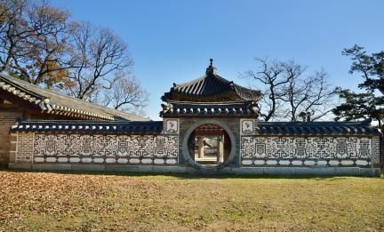 楽善斎 花塀。写真=国家遺産庁