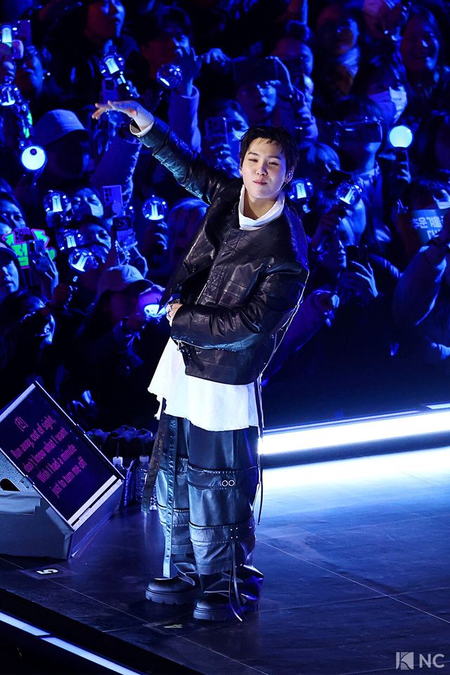 그룹 방탄소년단(BTS) 슈가가 컴백을 기념해 21일 오후 서울 종로구 광화문 광장에서 ‘BTS 컴백 라이브: 아리랑(BTS THE COMEBACK LIVE | ARIRANG)’ 공연을 펼치고 있다. 사진=한국온라인사진기자협회 공동취재단