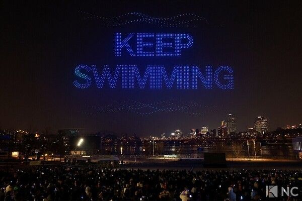 A drone show unfolds over Ttukseom Hangang Park in Gwangjin-gu, Seoul, on March 20 to celebrate BTS’s full-group comeback. Photo by Kim Gyubin.