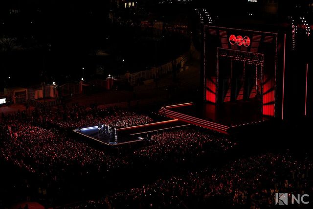 그룹 방탄소년단(BTS)이 컴백을 기념해 21일 오후 서울 종로구 광화문 광장에서 ‘BTS 컴백 라이브: 아리랑(BTS THE COMEBACK LIVE | ARIRANG)’ 공연을 펼치고 있다. 사진=한국온라인사진기자협회 공동취재단