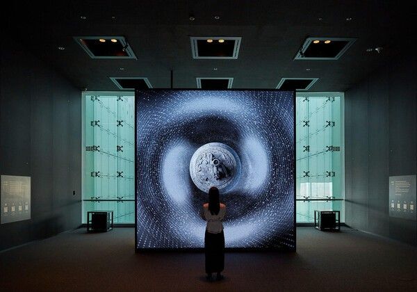 국립중앙박물관의 감각전시실 '공간_사이'에서 성덕대왕신종의 ‘맥놀이’ 원리를 영상과 음향, 진동 및 촉각 체험으로 만날 수 있다. 사진=국립중앙박물관