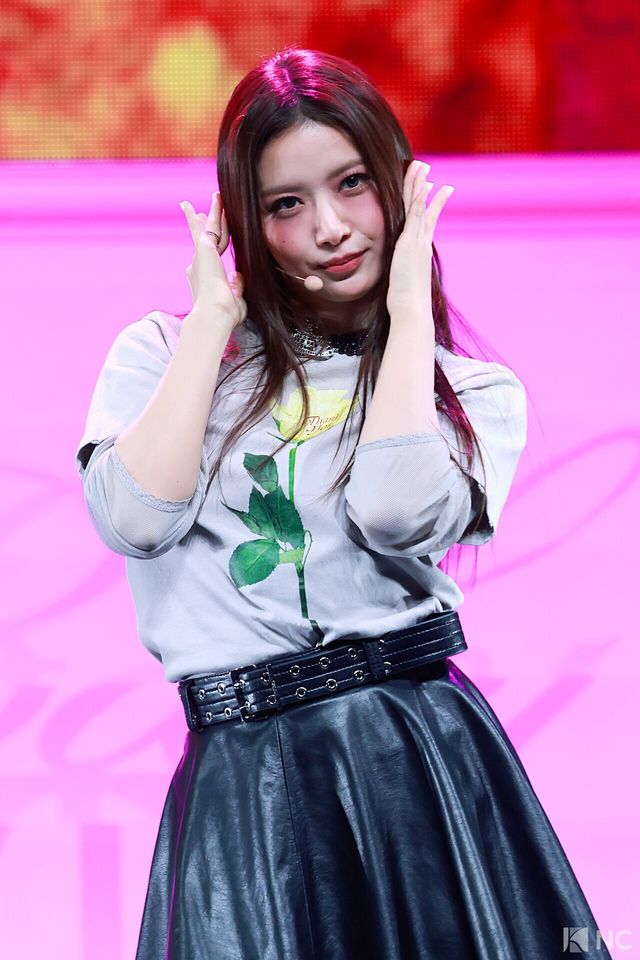 그룹 베이비돈크라이(Baby DONT cry) 쿠미가 24일 오후 서울 용산구 블루스퀘어 우리WON뱅킹홀에서 진행된 미니 1집 ‘애프터 크라이(AFTER CRY)’ 발매 기념 쇼케이스에서 타이틀곡 무대를 선보이고 있다. 사진=김규빈 기자