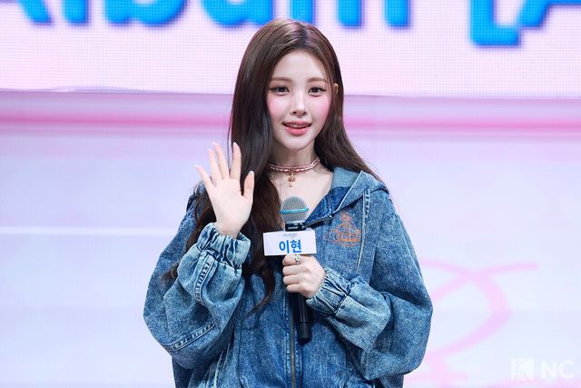 그룹 베이비돈크라이(Baby DONT cry) 이현이 24일 오후 서울 용산구 블루스퀘어 우리WON뱅킹홀에서 진행된 미니 1집 ‘애프터 크라이(AFTER CRY)’ 발매 기념 쇼케이스에서 소감을 말하고 있다. 사진=김규빈 기자