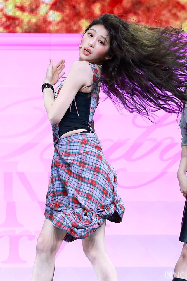 그룹 베이비돈크라이(Baby DONT cry) 베니가 24일 오후 서울 용산구 블루스퀘어 우리WON뱅킹홀에서 진행된 미니 1집 ‘애프터 크라이(AFTER CRY)’ 발매 기념 쇼케이스에서 타이틀곡 무대를 선보이고 있다. 사진=김규빈 기자