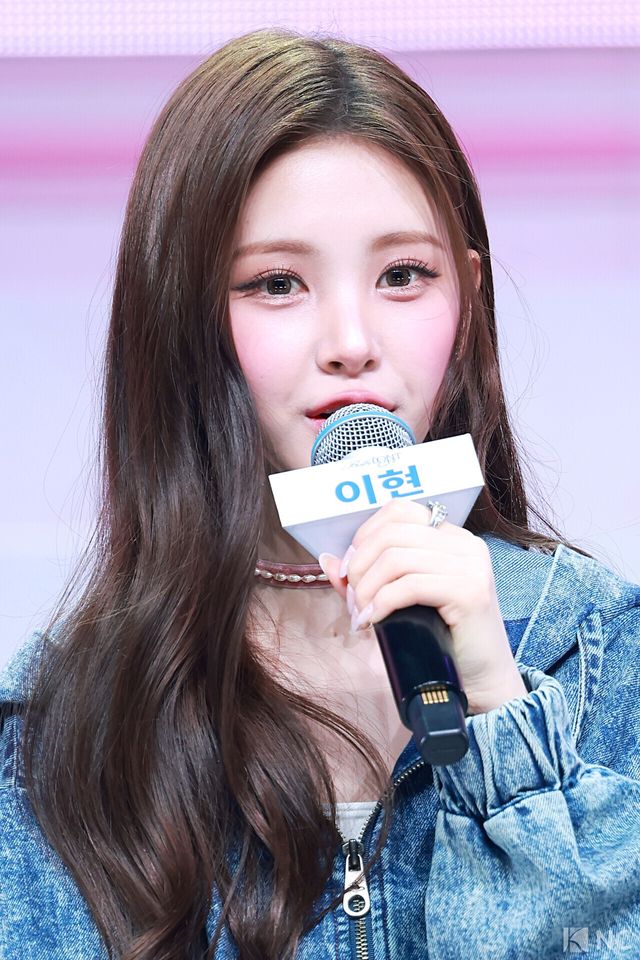 그룹 베이비돈크라이(Baby DONT cry) 이현이 24일 오후 서울 용산구 블루스퀘어 우리WON뱅킹홀에서 진행된 미니 1집 ‘애프터 크라이(AFTER CRY)’ 발매 기념 쇼케이스에서 소감을 말하고 있다. 사진=김규빈 기자