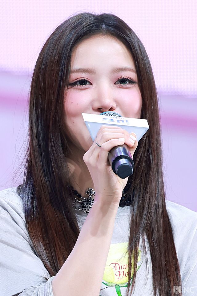 그룹 베이비돈크라이(Baby DONT cry) 쿠미가 24일 오후 서울 용산구 블루스퀘어 우리WON뱅킹홀에서 진행된 미니 1집 ‘애프터 크라이(AFTER CRY)’ 발매 기념 쇼케이스에서 소감을 말하고 있다. 사진=김규빈 기자